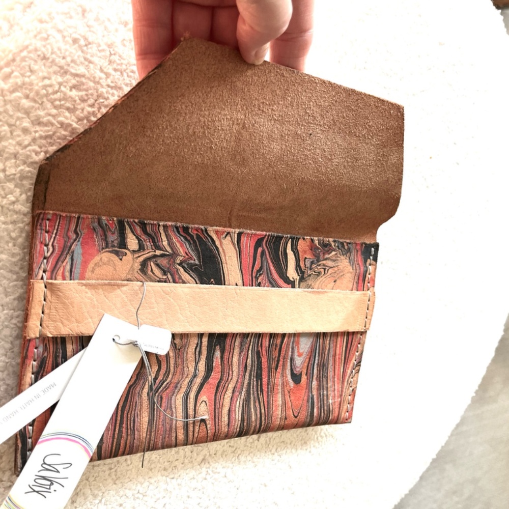 SA Voix (Her Voice-French) Hand Marbled Leather Clutch Made In Haiti - Picture 7 of 9